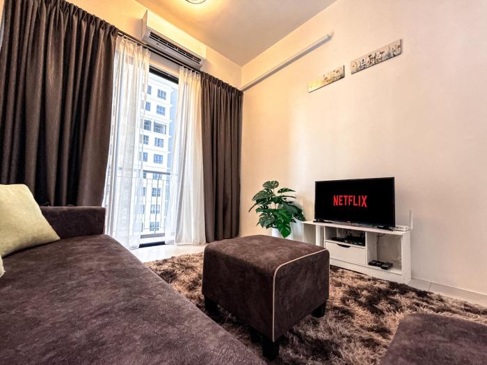 Aston Acacia Pool View 2BR for 5 Pax with Pool & Netflix WiFi