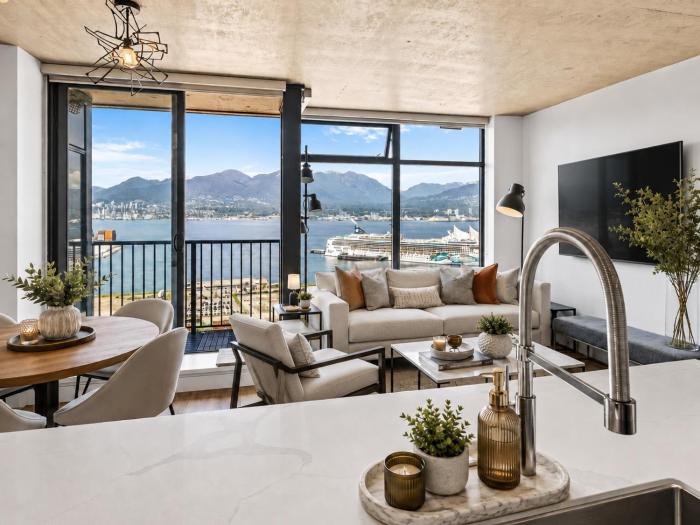 Elegant 2 Bedroom in Downtown Close to BC Place