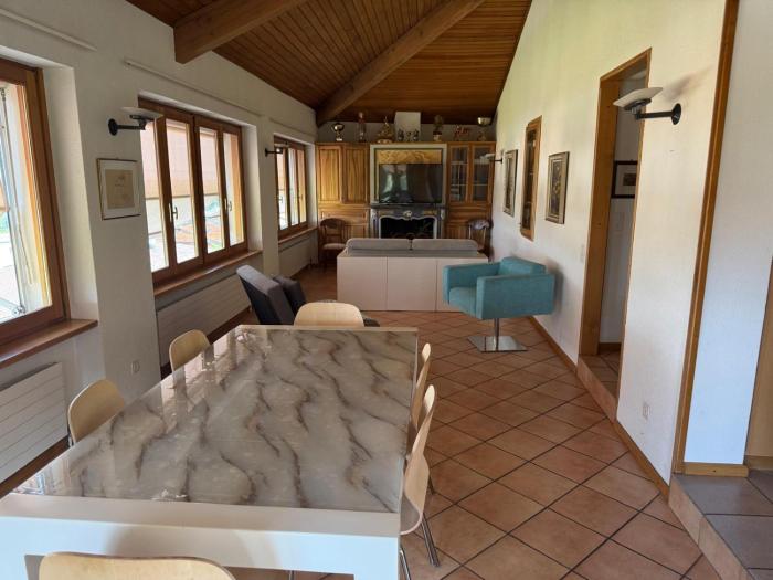 Executive Lake View with Private Garden