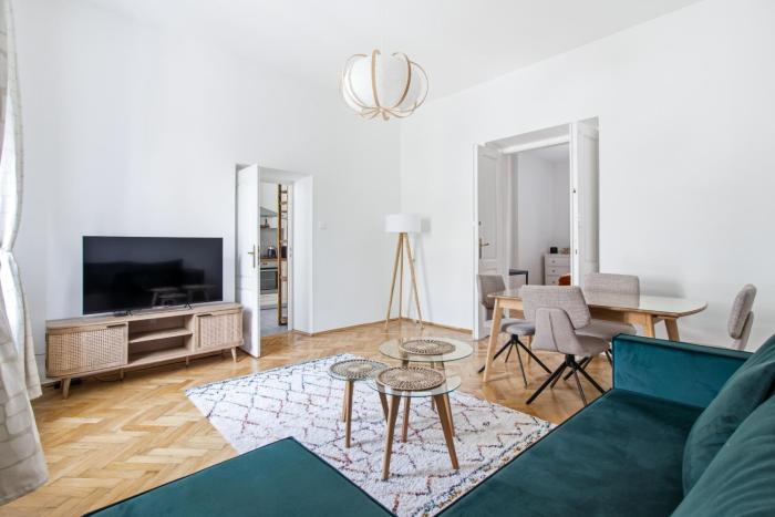 The Emerald Door Apt, 60 m2, 2 min to Main Square by Gio Loft