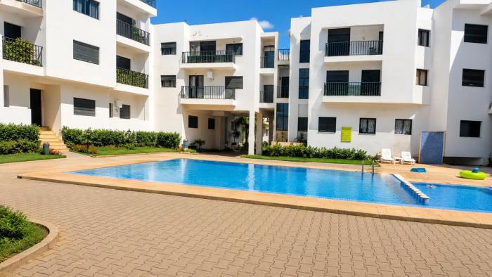 Appartement Familial avec Piscine, Parking Gratuit et Plage à 7 min