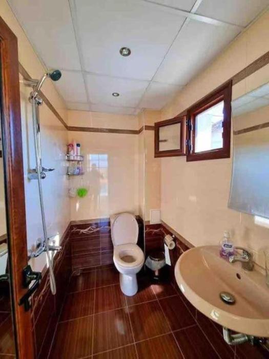Sleeps13-PrivatePool-AirCon-FamilyFriendly