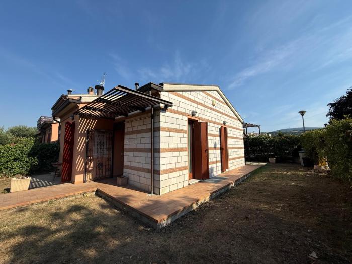 S377- Sirolo, ampio bilocale con giardino