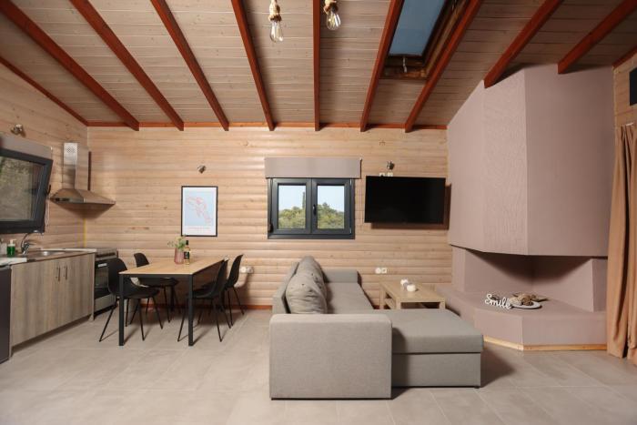 Hilltop Chalet 3