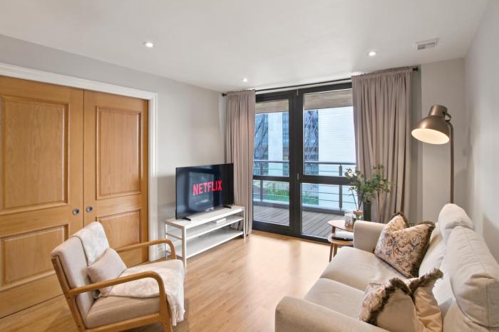 The Paddington Residence - Paddington Central, Balcony with Canal Views, Air Con, Parking