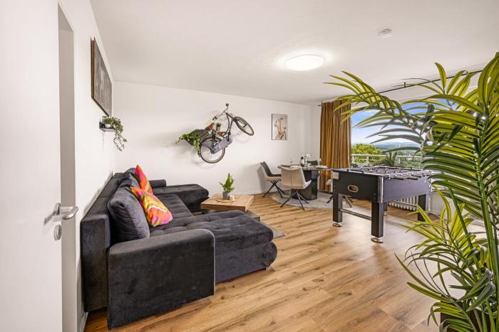 MOLA Apartments - Panoramablick, Balkon, 5 Pers, Bahnhofsnähe, Parkplatz