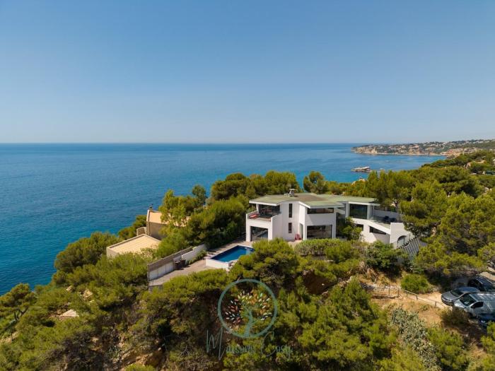 Contemporary villa