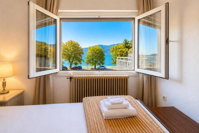 Lake view apartment