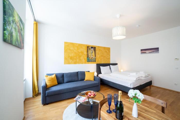 Stylish Apartment with Free Parking