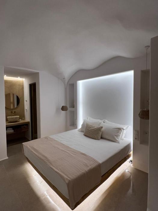 Pyrgianos Suites - Private Jacuzzi
