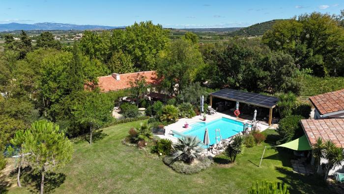 Domaine à lAise - Piscine chauffée