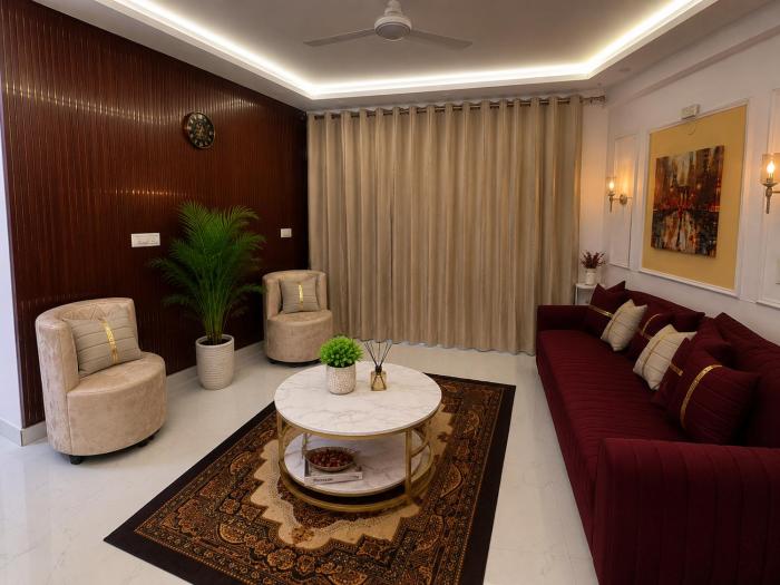 Riwaayat & Wings, a luxe stay 5 min from Taj Mahal