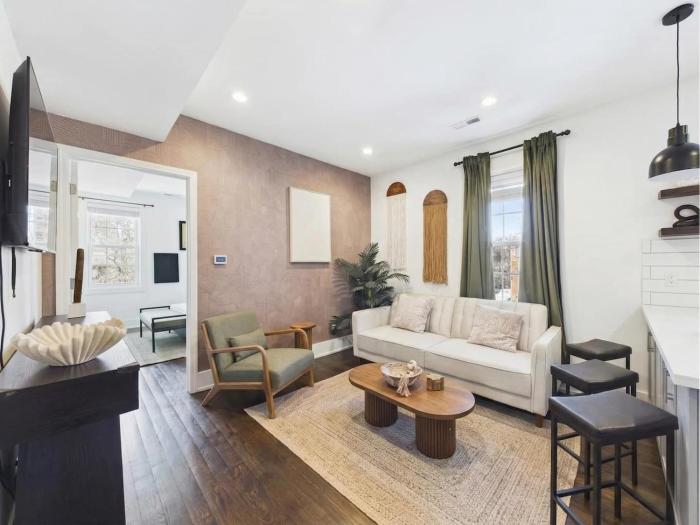 The Boho House Two Private Suites Parking