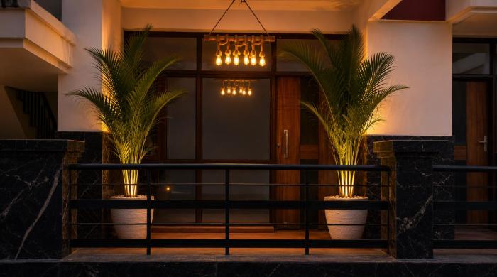 Riwaayat & Wings, a luxe stay 5 min from Taj Mahal