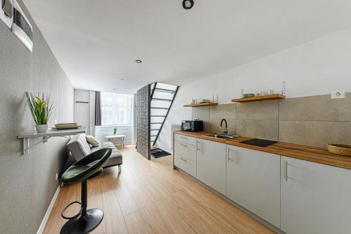 Elegant Downtown Studio in Király street with AC