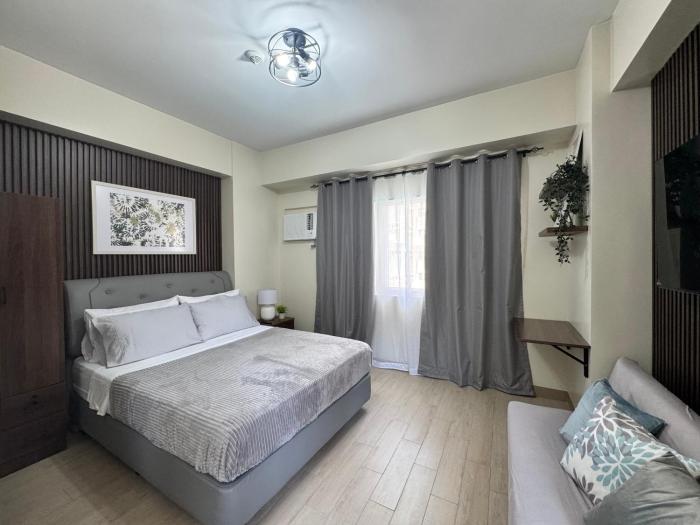 Cozy Corner Studio Unit with Pool View by Kawzy Korner