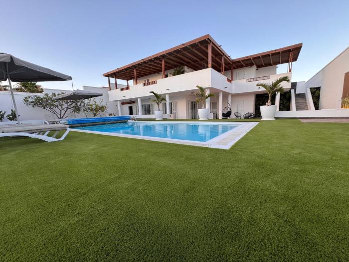 Villa Dédalos - Spacious Luxury Villa with Private Pool in Puerto Calero