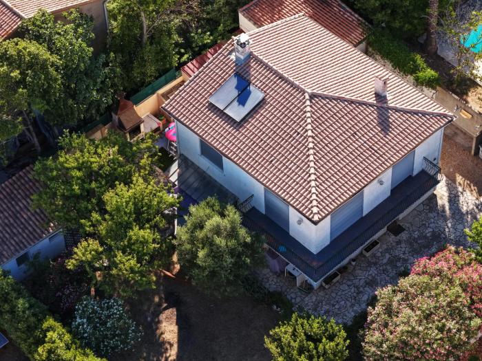 Spacious and wooded villa in a quiet place