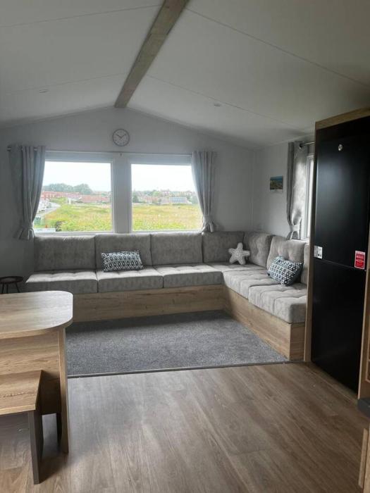 Charlies Lookout, spacious caravan - sleeps 6