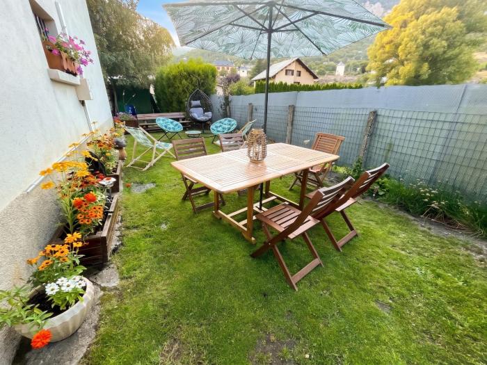 Appartement spacieux à LArgentière-la-Bessée, terrasse et jardin