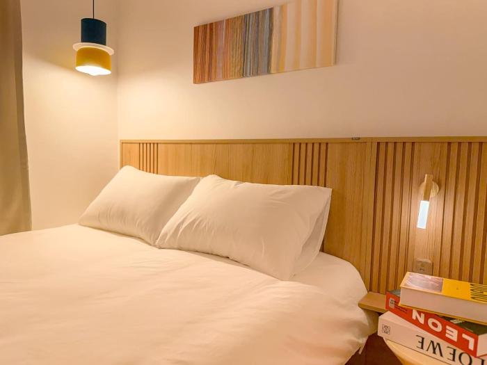 Hongdae,6 people, Hapjeong, 2-minute walk from Mangwon Market, Yeonnam Cafe Street