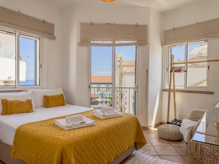#407 Central 3BR Walk to the Beach & Old Town