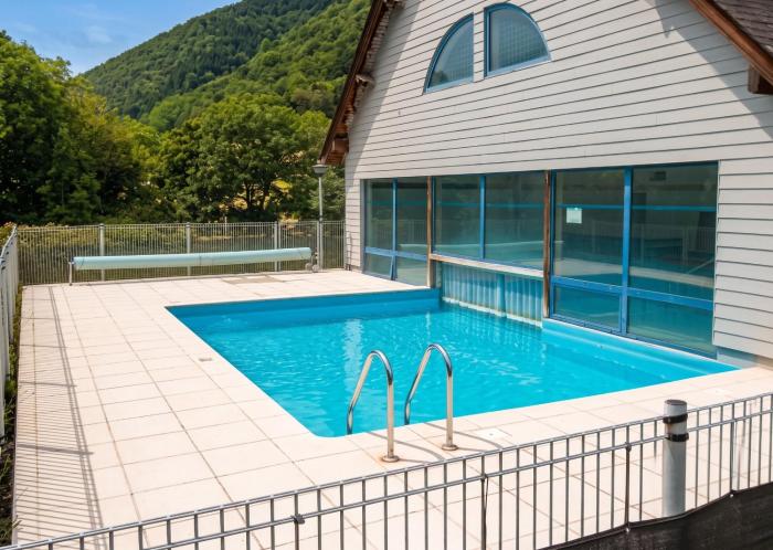 Bel appartement au bord du lac à Arreau, 40 m² avec piscine