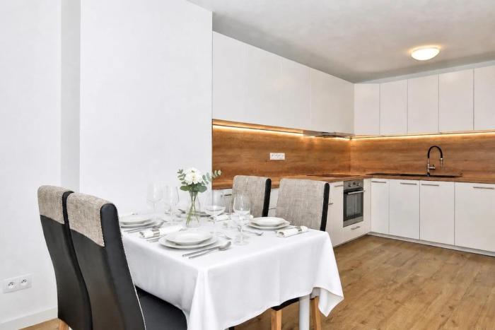 Spacious 3-room apartment with a balcony, 5 minutes to the center