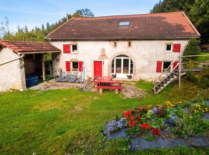 Maison spacieuse à Arrentès-de-Corcieux avec jacuzzi