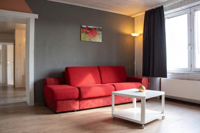 Spacious family house in Haut-Fays, 250 m² with garden