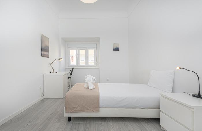 HOUZE 7BR Apartment in Lisbons Lapa District