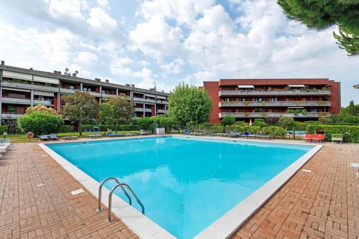 Fior di Loto Front Of The Pool