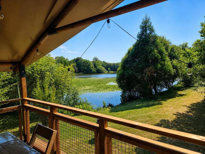 Tente Safari au bord de létang
