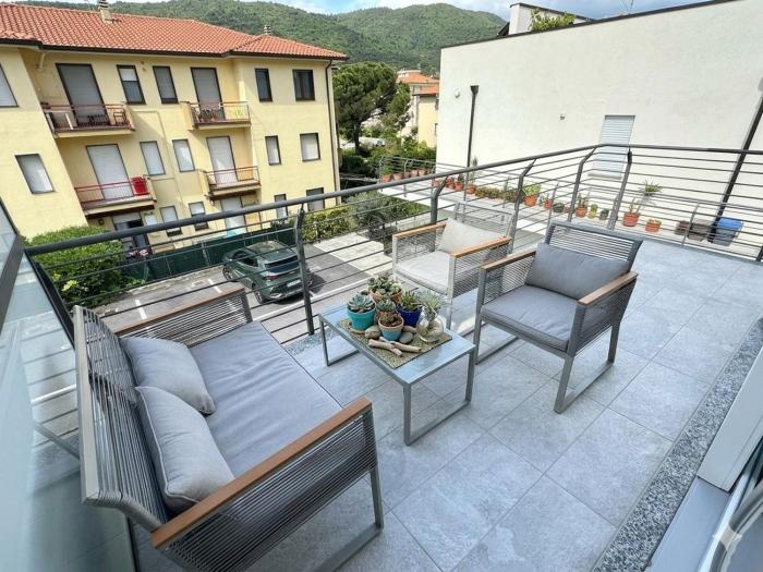 Perla con Terrazzo e 2 posti auto