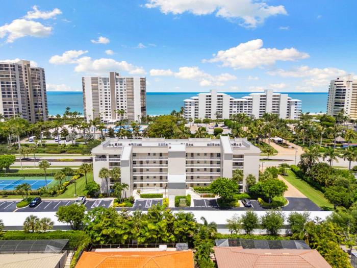 Marco Island Condo - Gulf Views - Close to Beach