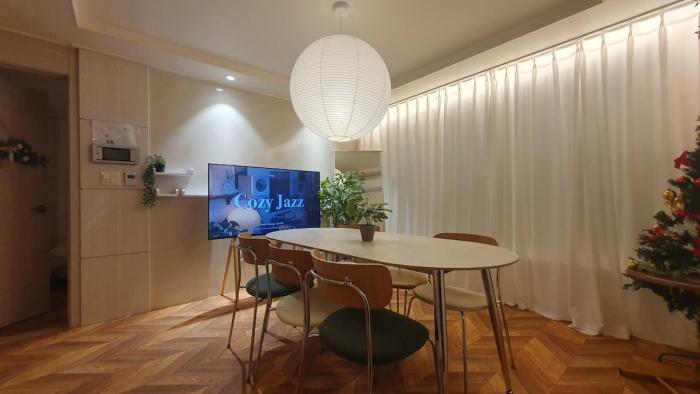 50 OFF, air conditioner, 6 minutes from Hongik Uni Sta, airport bus, cleaning fee 0, ELV, parking, blackout curtains, washing machine, dryer