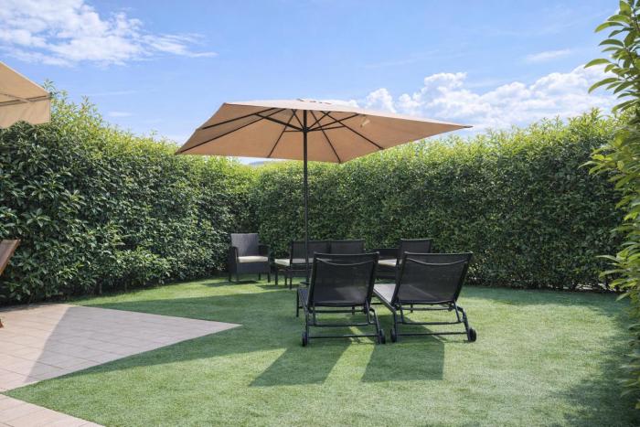 Deluxe apartment & private garden & Wi-Fi