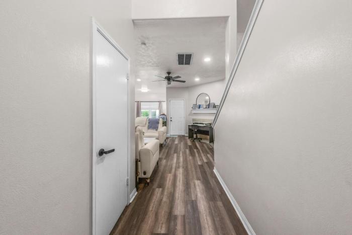 Ile Ayo - Private Bedrooms with Shared Bathroom in Co-Living Home