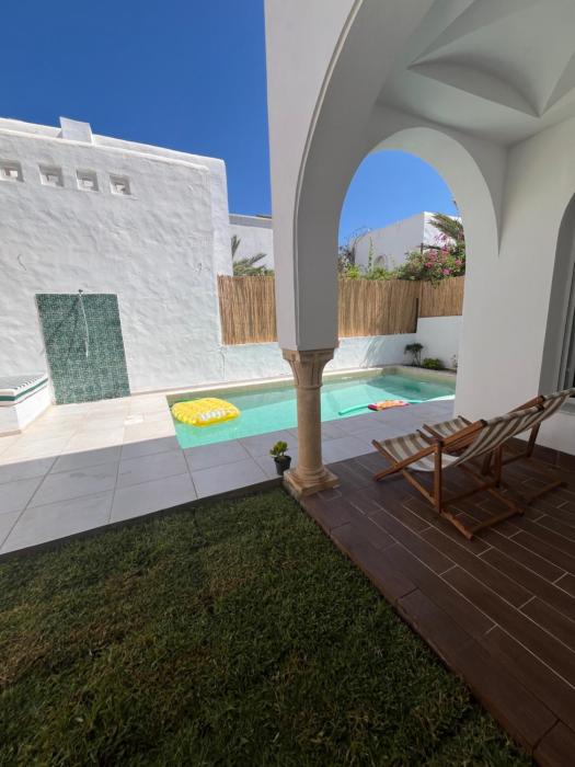 Dar Lisa - Charming authentic beachfront villa
