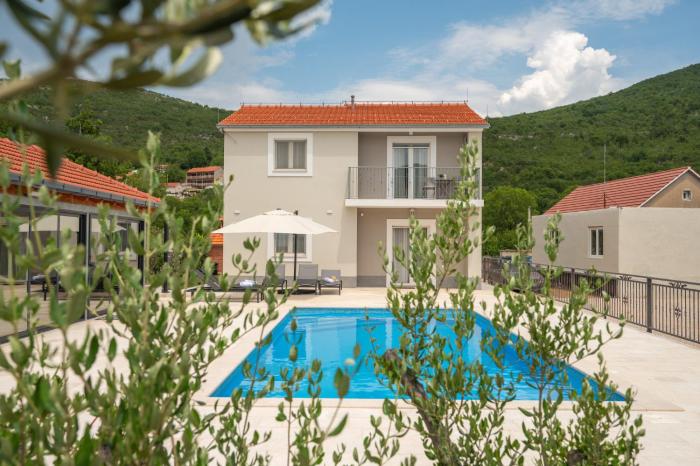 Villa Sky Stone, Heated Pool, Playground