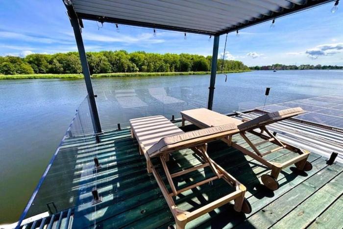Boat House for 7 with Jacuzzi