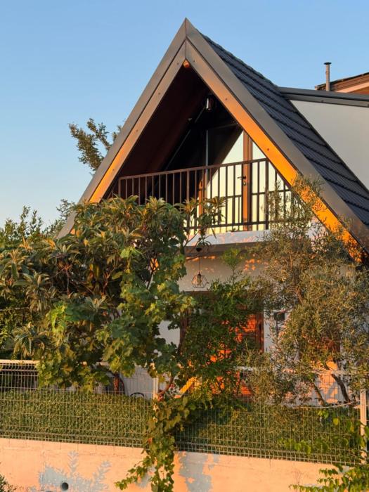 Top Hill Villa, Gjiri i Lalzit