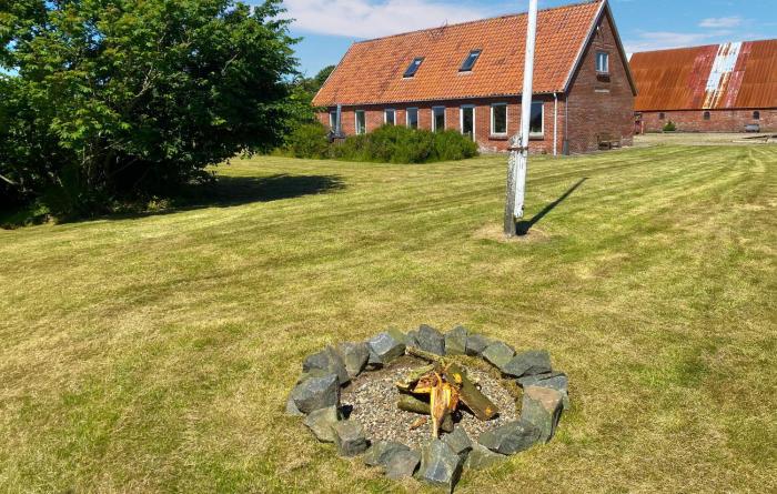 Cozy Home In Vestervig