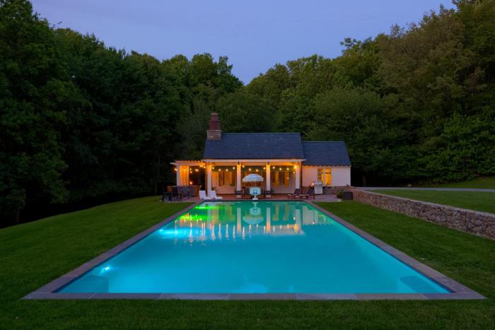 The Stone Cottage w- fireplace -hot tub