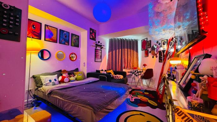 Moodscape at Azure North Cozy Bauhaus & Retro themed room