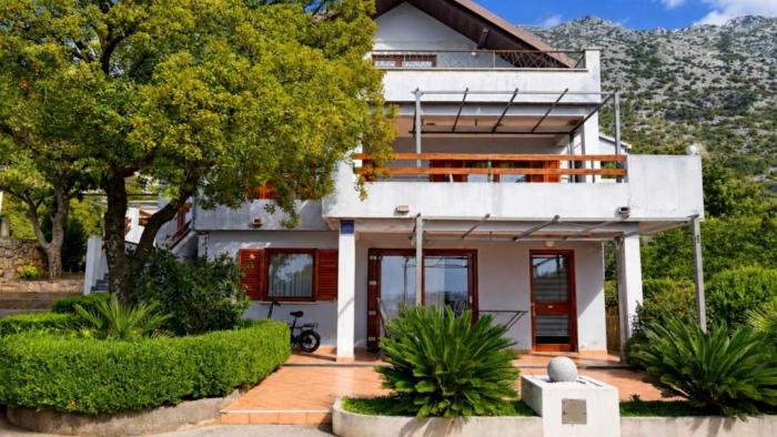 Apartment Paola 2 by Villas Guide