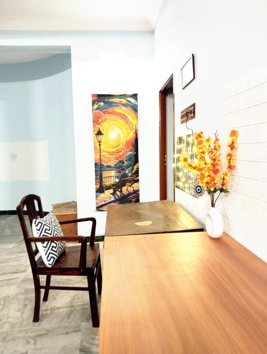 Spacious 8 BHK Full Home 5 km WhiteTown - DESTINO