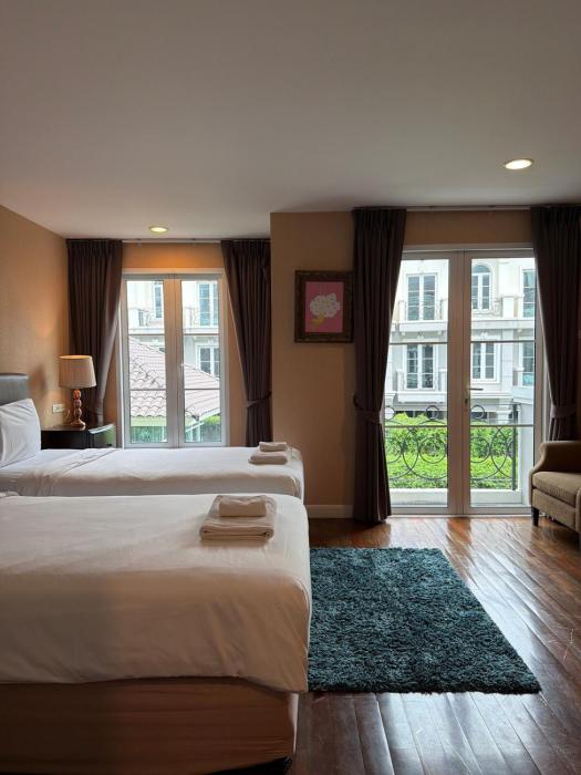 Entire 3Bedroom Townhome, shared swimming pool in Sukhumvit, 2943
