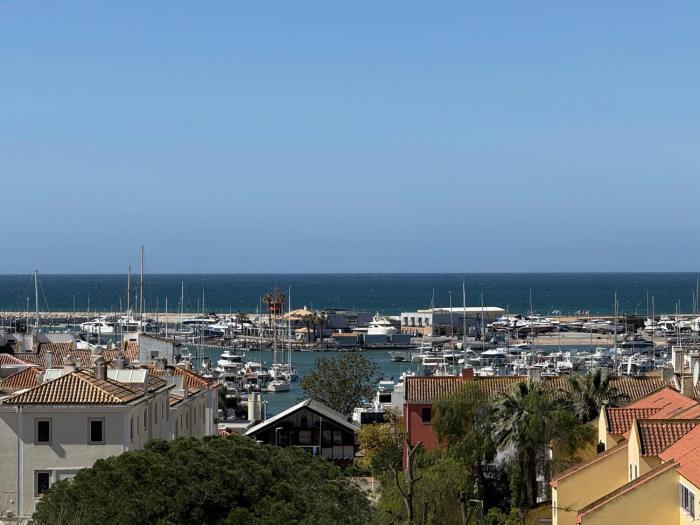Marina Penthouse à Vilamoura vue sur la mer et marina, piscine