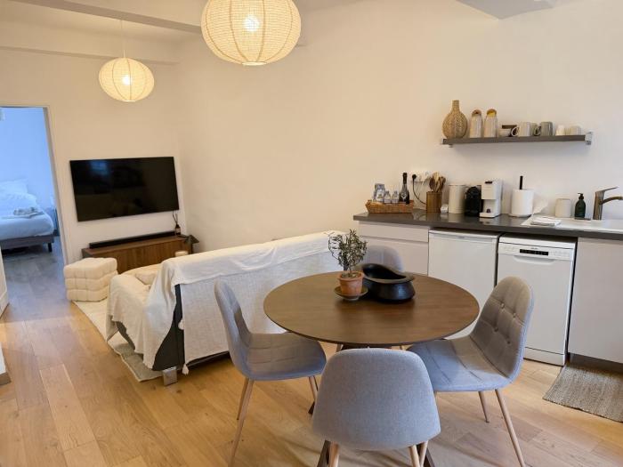 Appartement, 2 pièces Traversant, Balcon, Cannes & Forville & Suquet
